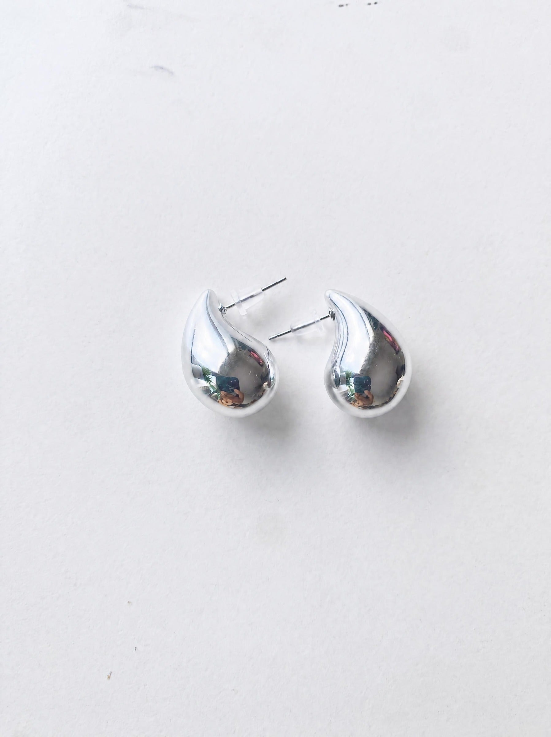 Boucles d'oreilles gouttes argentées