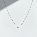 Collier chaîne dorée avec perle